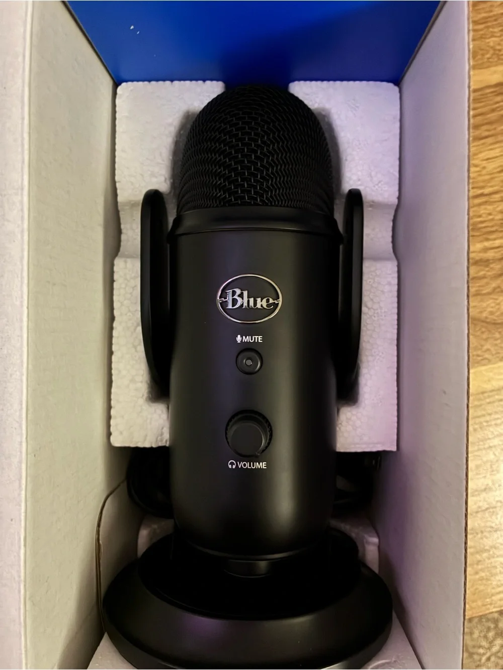 Yeti Microphone - Black - Professional Broadcast Sound